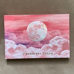 Lunar Beauty Strawberry Dream palette